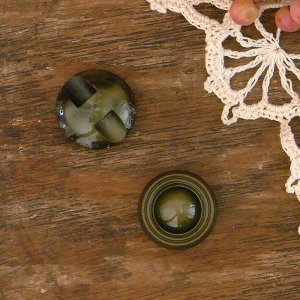 画像1: オリーブグリーンのドイツのボタンS