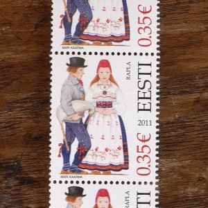 画像1: エストニア　民族衣装の切手（2011年）