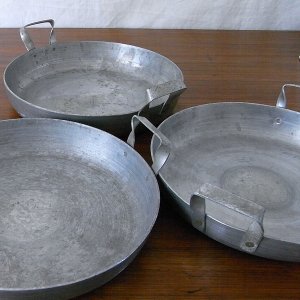 画像2: 古いアルミの薄型両手鍋