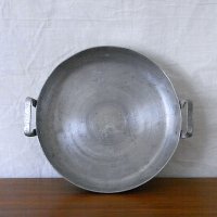 古いアルミの薄型両手鍋